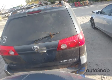 2010 Toyota Sienna Ce/Le z USA, uszkodzony, nr VIN 5TDKK4CC4AS325832